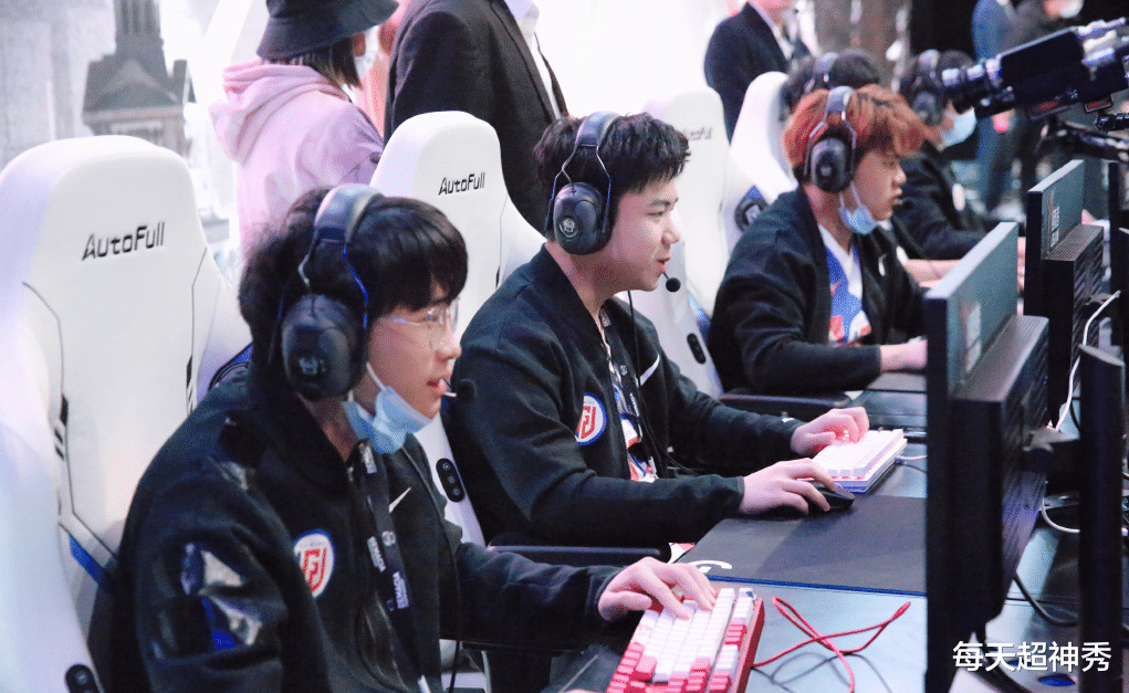 LGD|Garvey鳄鱼葬送好局,IG翻盘LGD挺进八强,EDG小将遇考验