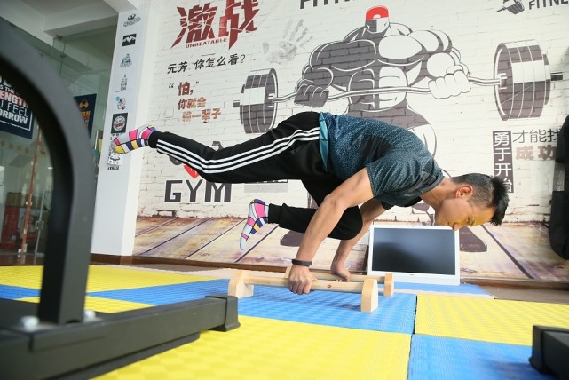 吕周小盼说情感|男人不想老太快？睡前坚持3个“小动作”，还你“婴儿肾”