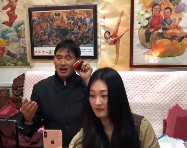 陈亚男|陈亚男直播回应争议？否认让朱小伟偷存折，自曝直播没赚到钱