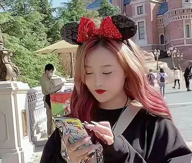 孙侨潞|孙侨潞妈妈近况惹担忧，每天以泪洗面给女儿发信息，自曝恨所有人