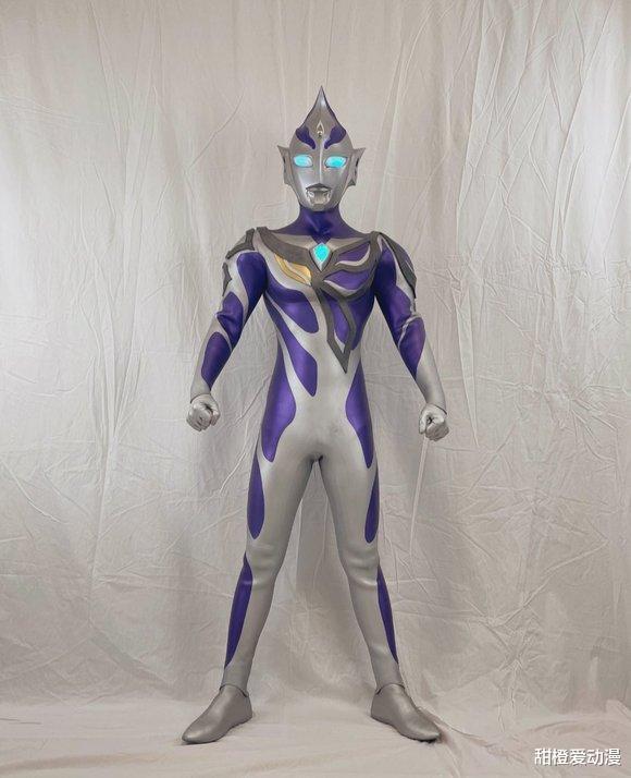 同人|希特拉奧特曼同人皮套公開，形象更像光之巨人，敏捷的化身！