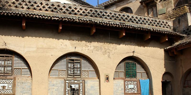 中外漫说 又火了！陕西再现“超级豪宅”，占地高达40亩，主人是陕北财主