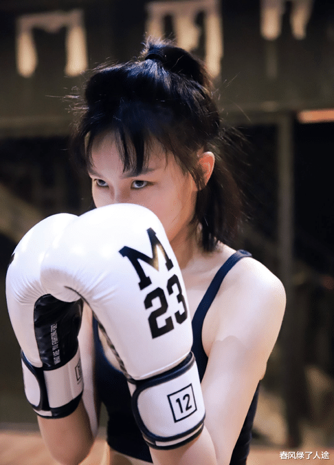 黄龄|哭是因为太疼了，歌手也不好做