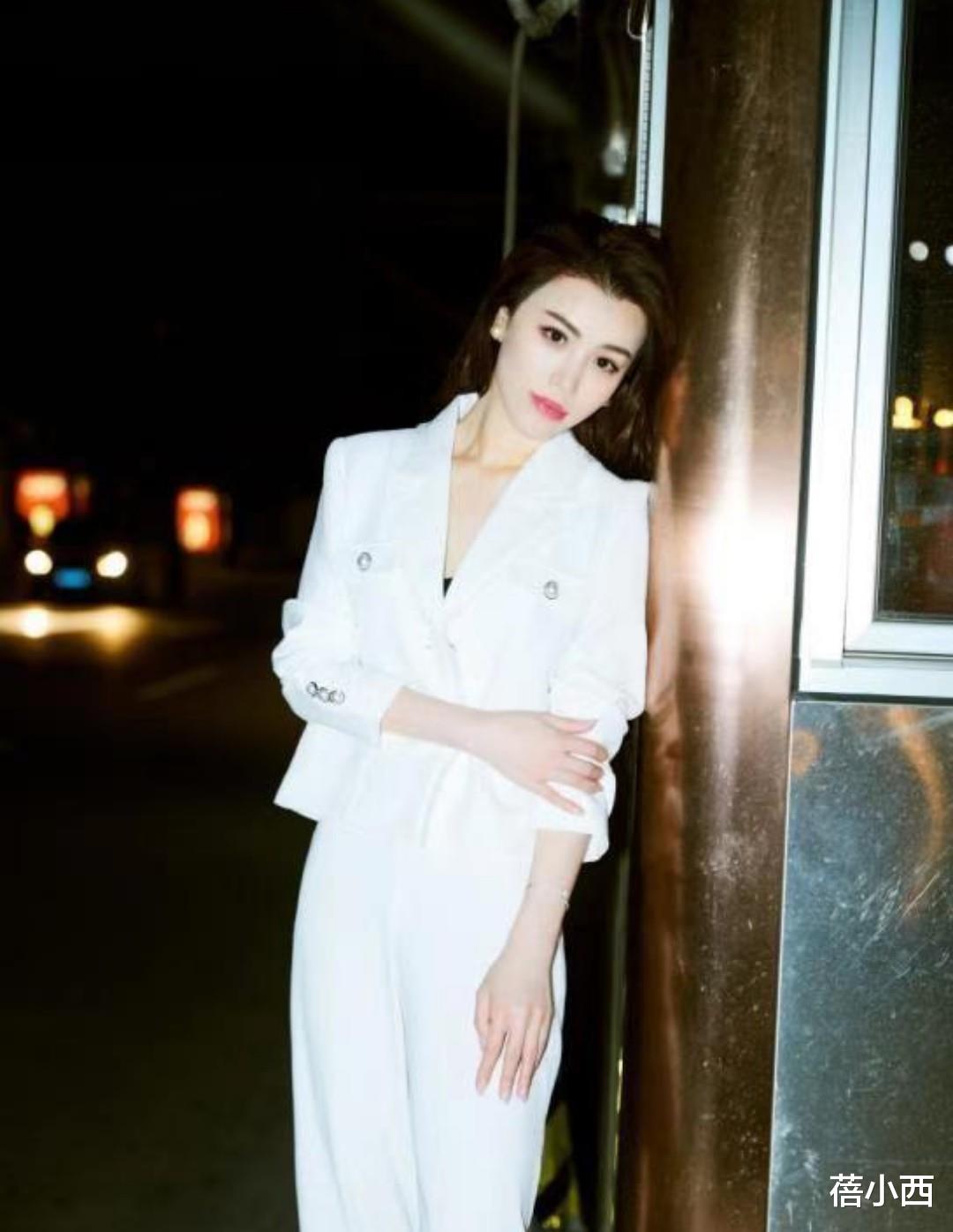 蓓小西 葛天真不愧是刘翔的前妻!“饱满身材”穿一字肩薄纱裙,气质惊艳