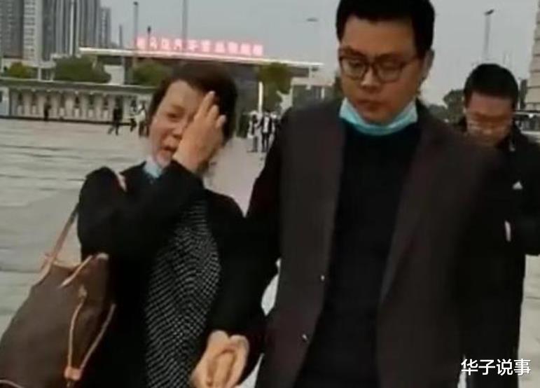 律师|杜女士故技重演再辟谣，她的周律谈28，网友们炸了锅，你怎么看？