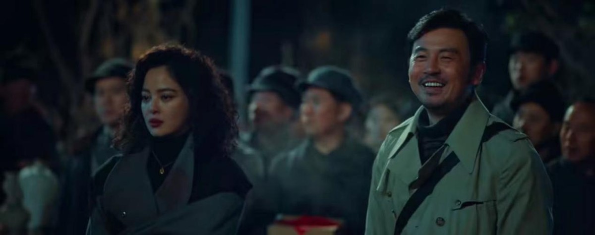 新浪娱乐|连续13天冠军狂揽6亿票房，《扬名立万》被葛优新片挤下“神坛”