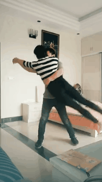 女装|“从领导办公室出来的女同事，这衣服怎么还穿反了？”这是要升职