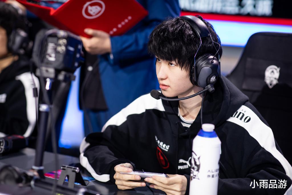 ag战队|AG直播起内讧?一诺嫌弃啊泽直播太吵,房管顶撞菲姐