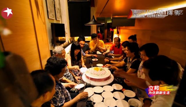 设计师|上海一家4口挤14㎡,儿子50岁还没结婚睡阁楼,女儿只能打地铺