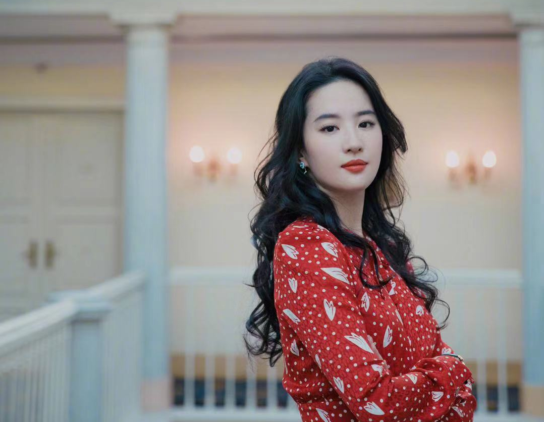 刘亦菲|刘亦菲终于更新动态了！宁发广告也不对新疆棉表态，网友怒而脱粉