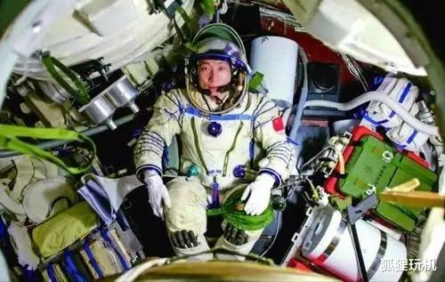 太空 在太空居住90天，三名中国航天员成功返回地球