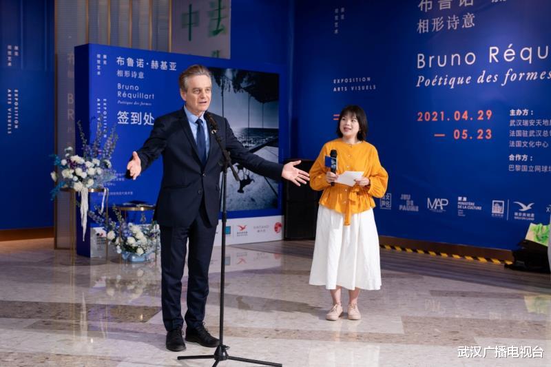 武汉广播电视台 疫情不能出国旅游?来看布鲁诺·赫基亚的镜头下的浪漫巴黎!