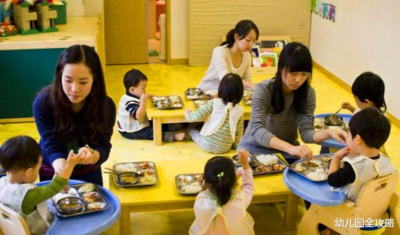 幼儿园全攻略|幼儿园班主任透露：三种孩子更受老师的“偏爱”，家长可别不理解