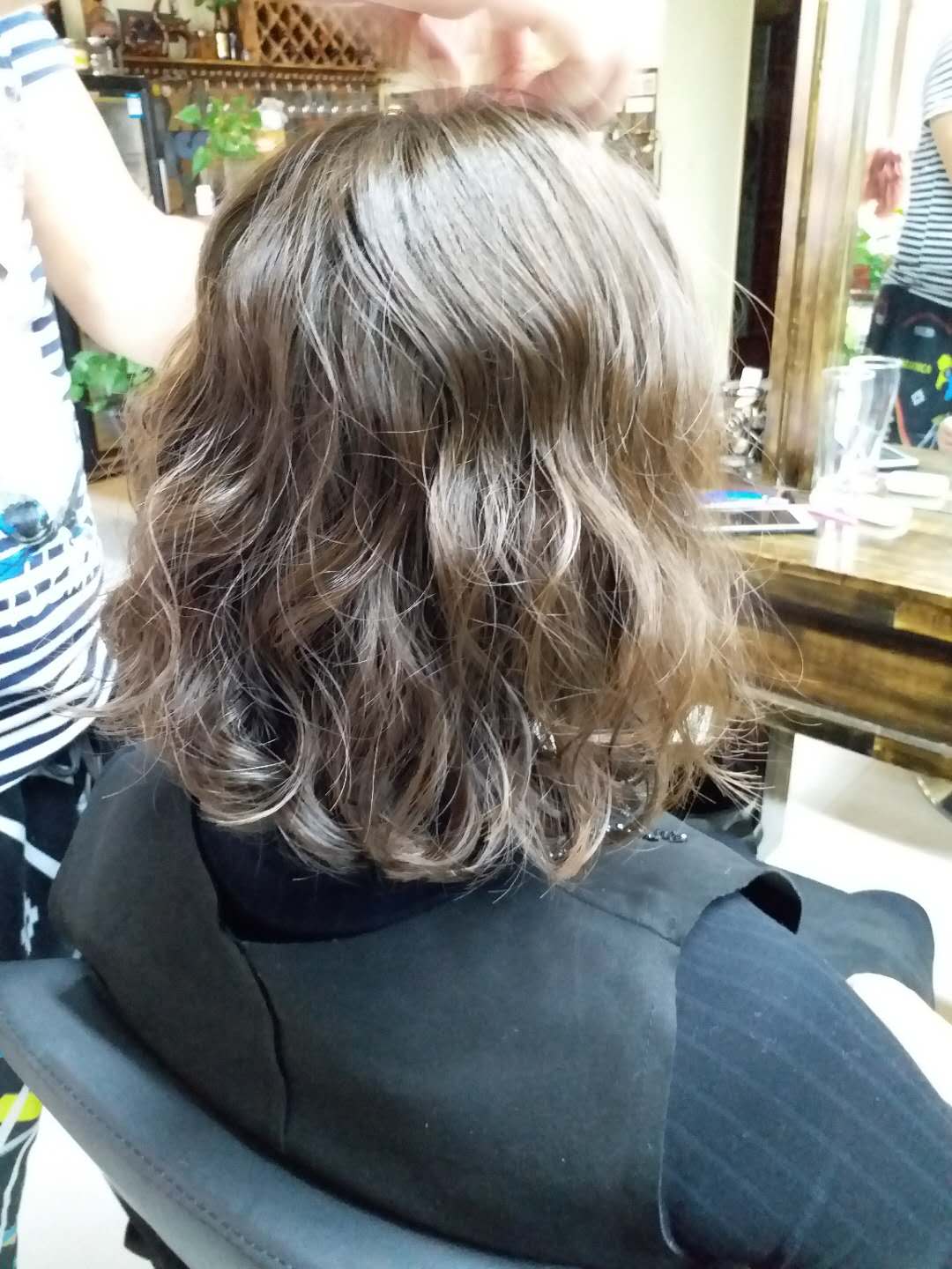 糖尿病 40多岁的女人，烫什么发型时尚洋气好打理？这三种发型谁烫都减龄