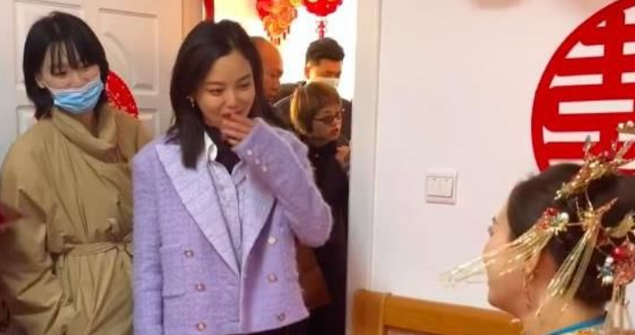 李嫣|辛芷蕾：拒绝给父亲买电脑成一生遗憾，今给弟弟买车买房娶媳妇