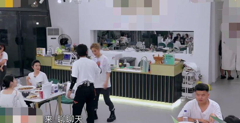 百艾堂|赵丽颖回“中餐厅”,挨个击破与节目组、黄晓明和宁静的失和传闻