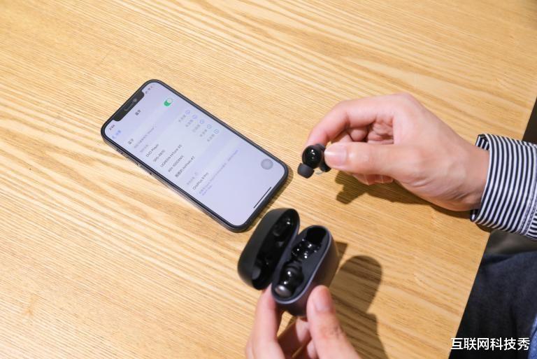 酷睿处理器|百元能买到如此赛博的降噪蓝牙耳机？这卷得AirPods Pro都有点汗颜了啊