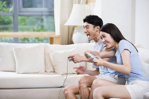 天明情感说|相濡以沫，夫妻关系不和睦，也是一件好事