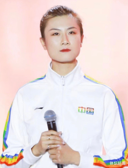 丁宁|丁宁恋情曝光后首度亮相！气场强大，扎起马尾辫，更像大学生了