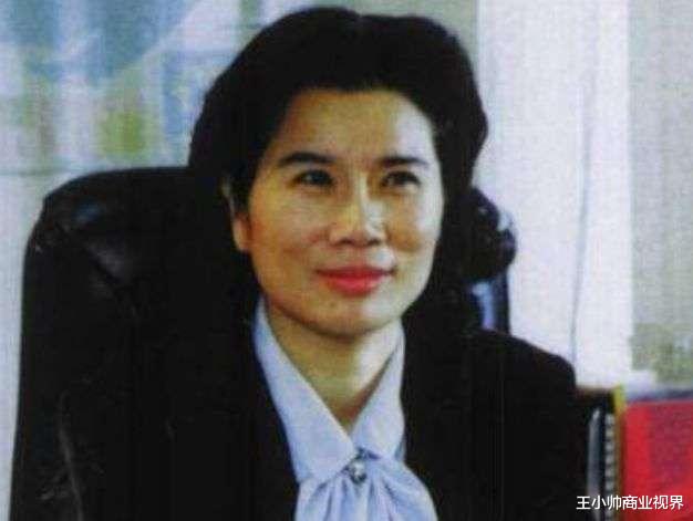 董明珠 手撕外资、对赌雷军，8000万都挖不走的董明珠如今谈起了退休？