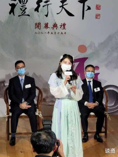 郭晶晶|39岁郭晶晶现身画展，长裙遮不住腰身肥胖，腹部凸起疑怀四胎