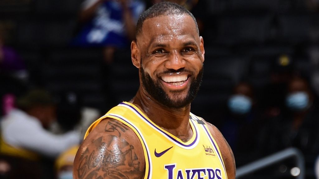 勒布朗·詹姆斯|美媒列出了六大巨星谁更适合担任替补，杜兰特库里詹姆斯均前三