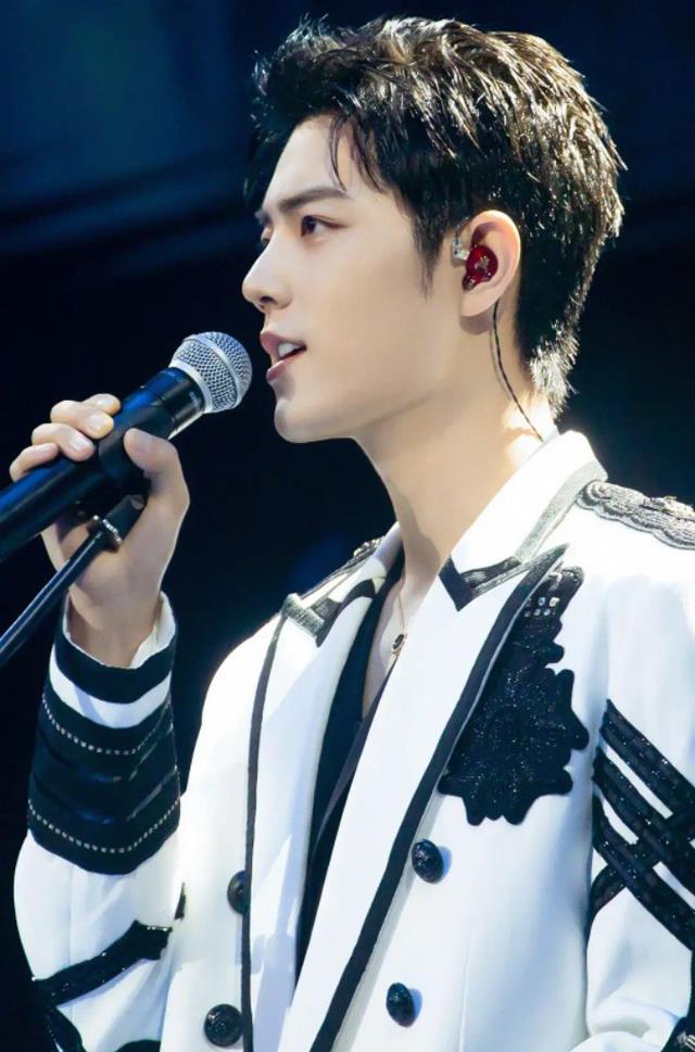 肖战|肖战被迫接《朱颜》？只因鹅厂想捧她？曝其因为合约限制无自主权