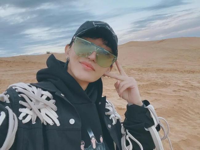 |12年了，董卿的“托王”位置终于后继有人了，她托得真好！