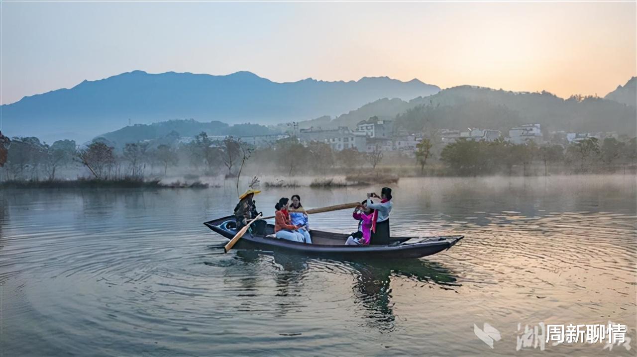 周新聊情 湖北罗田：红叶成旅游靓丽名片，音乐节揽客效果好