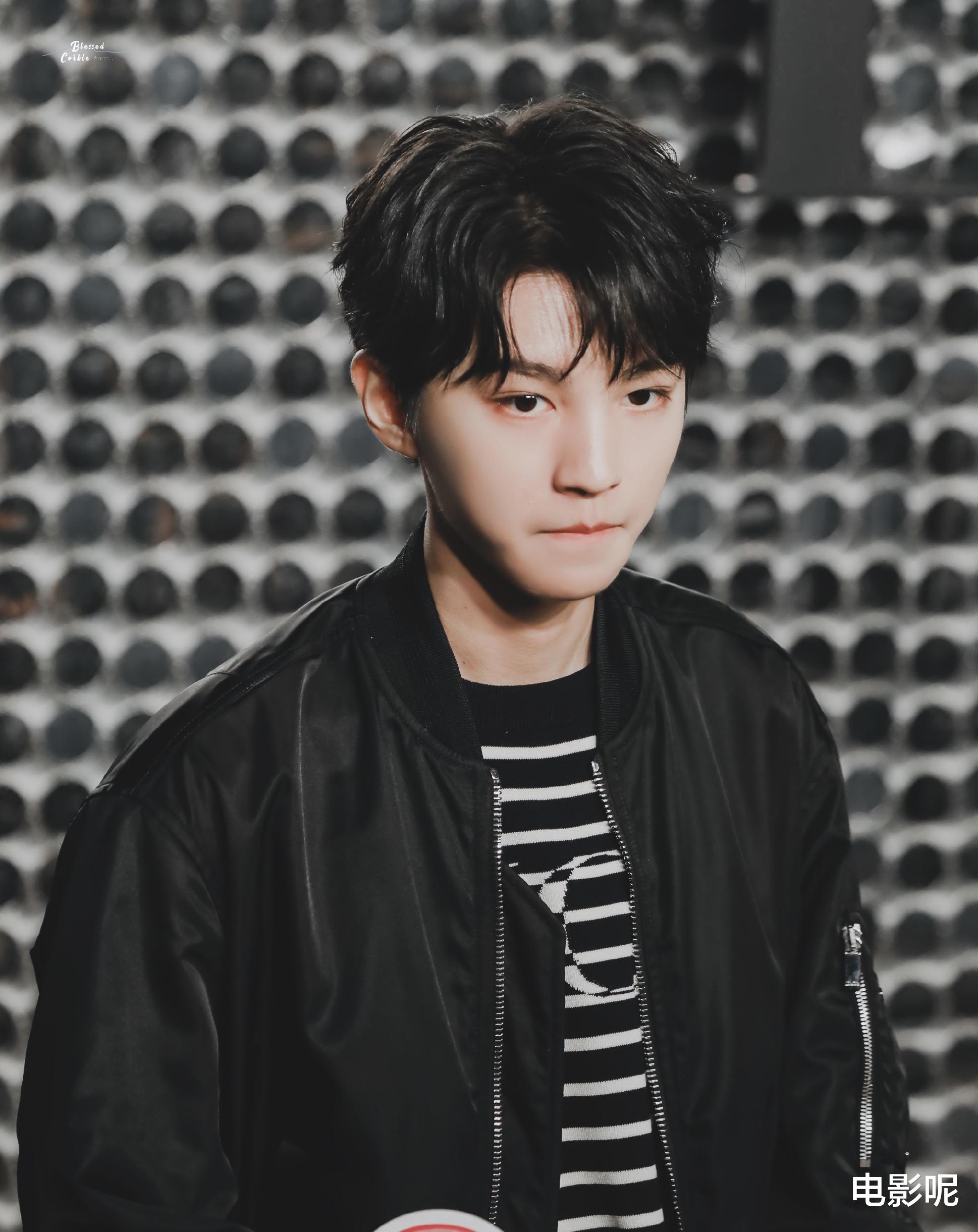 王俊凯|导播视角下的王俊凯舞台公开，上台前后小凯状态反差极大