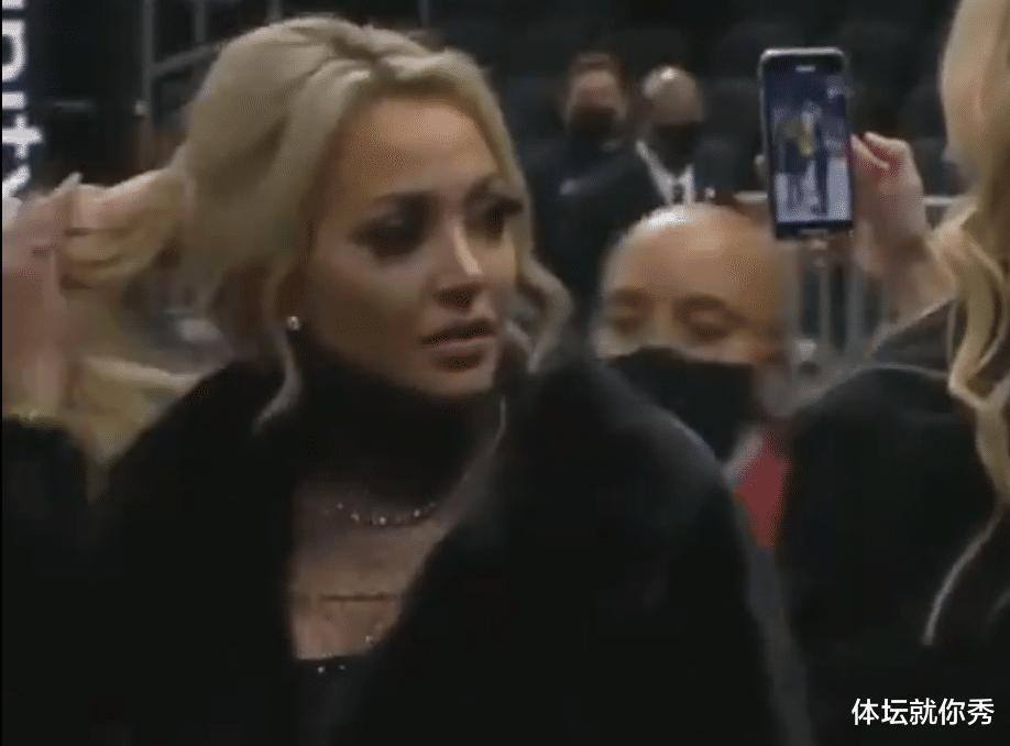 勒布朗·詹姆斯|破案了！美女球迷遭驱逐，怒骂詹姆斯成焦点，内情曝光为丈夫出头