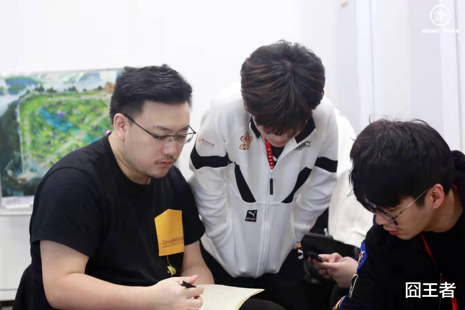 教练|AG三大教练只会打好牌？A教提前离职，张角在B组挣扎，月光在画饼