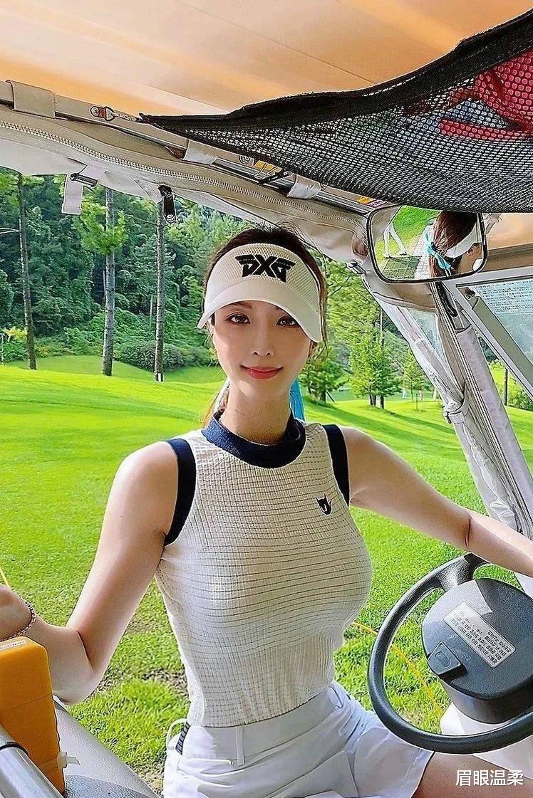 眉眼温柔 运动风格的穿搭是趋势也是潮流，特别是大家非常喜欢，时尚又好看