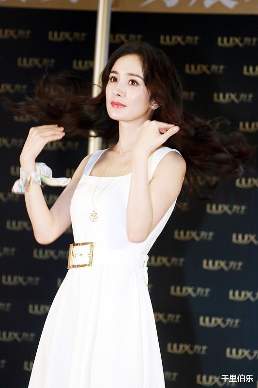 杨幂|一时冲动，杨幂终为“自己的错”买单。