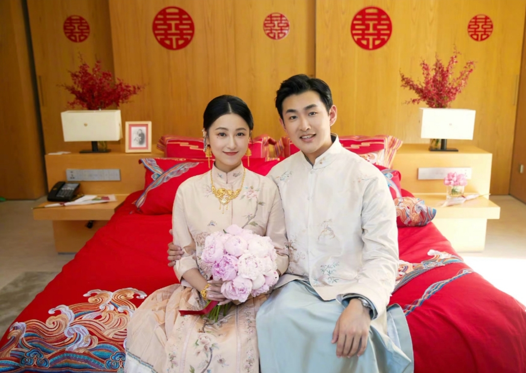 艾佳妮|王彦霖艾佳妮大婚,穿中式礼服喜气满满,尹正领衔伴郎团