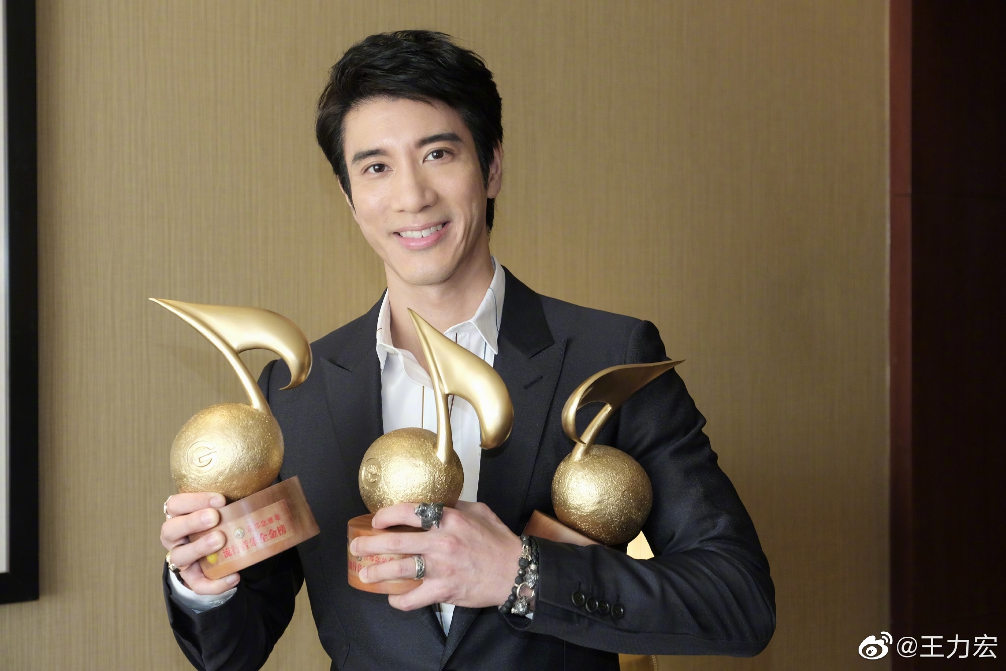 王力宏|李靓蕾晒聊天记录曝光王力宏求和，透露两人7年夫妻生活房事细节