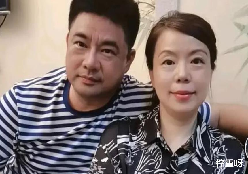 姚策 姚爸换了新发型，剪短发后发根苍白明显，对姚策可谓仁至义尽