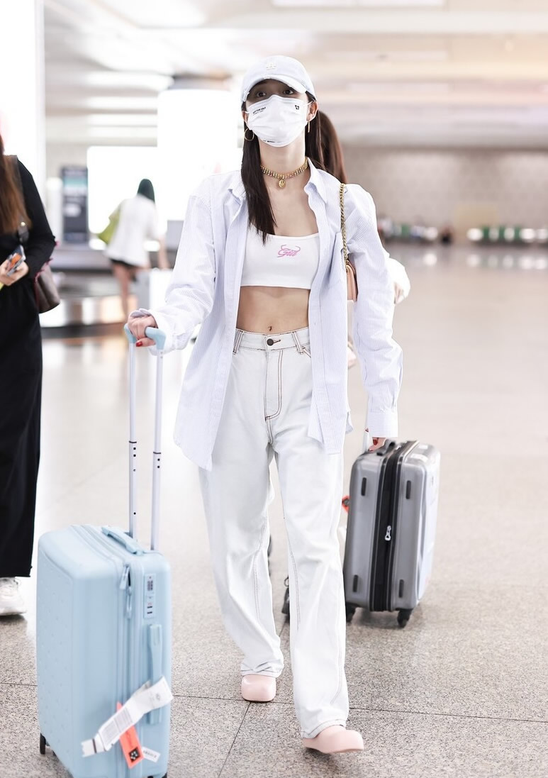 红珊瑚me|夏天怎么少得了白色阔腿裤，清新凉爽有仙气，怎么穿都好看