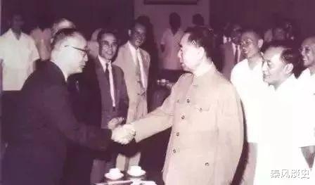 秦风淡史 捐献财产2000亿，6子女未得一分，如今大儿子开出租，后悔晚矣？