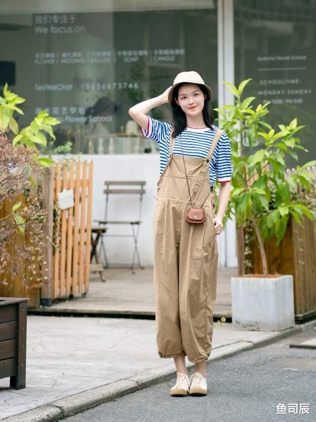 鱼司辰|休闲慵懒风怎么搭？条纹衬衫+棉麻长裤简约洋气，气质又优雅