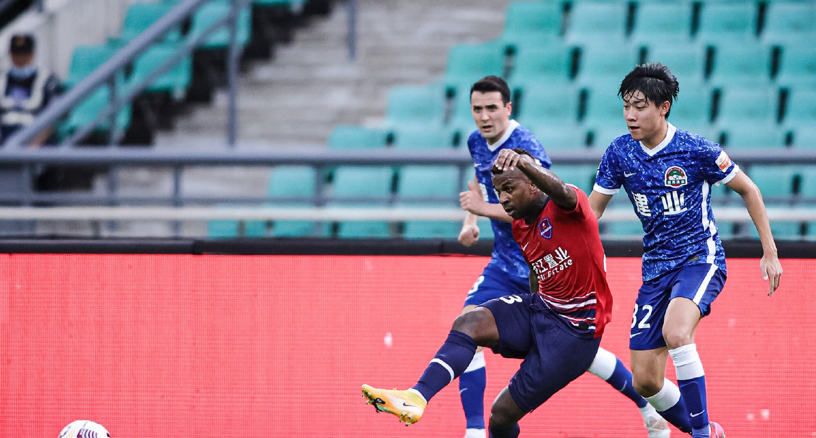 上海申花|申花外租两将大爆发，水货外援上演绝杀，本土射手救主，新星重伤