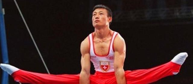 明儿说小|体操冠军李东华21岁被国家队开除，出国做苦工，29岁为瑞士夺冠