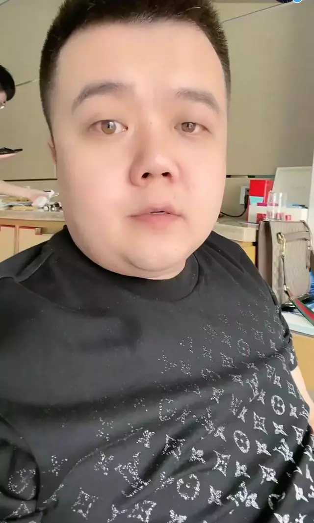 爱你的风 浩南通过小号互刷，贪污官方每天12w的K币，直播权限被封！