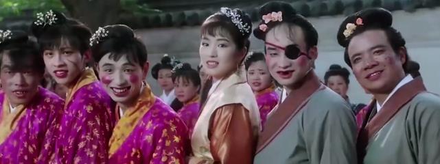 谢娜|“回眸一笑”真的不要硬演，有人倾倒众生，有人我想给她按回去