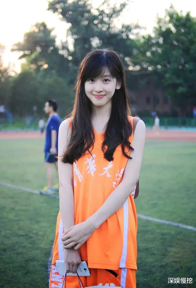 张子枫|章泽天素颜什么样？看到路人照下“奶茶妹妹”，终于理解了东哥