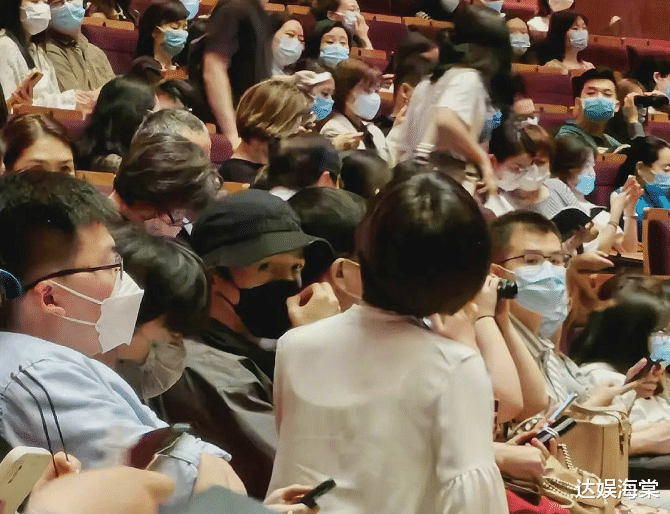 胡歌|胡歌否认和薛佳凝复合，江疏影晒美照暗示想结婚，网友：复合算了