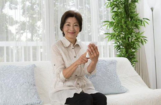 我是猴三|53岁漂亮阿姨在外偷吃五年，家里丈夫浑然不知，人生如戏全靠演技