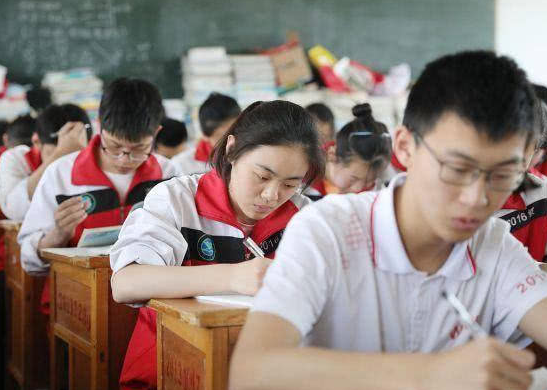 安妈育儿日|高考580分，复读后700分，这就解释了国家为啥要限制高考复读