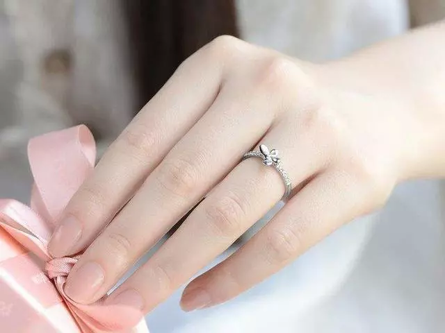 家居超人|锅底烧久了又黄又黑?别用钢丝球擦,教你这样做,旧锅干净锃亮