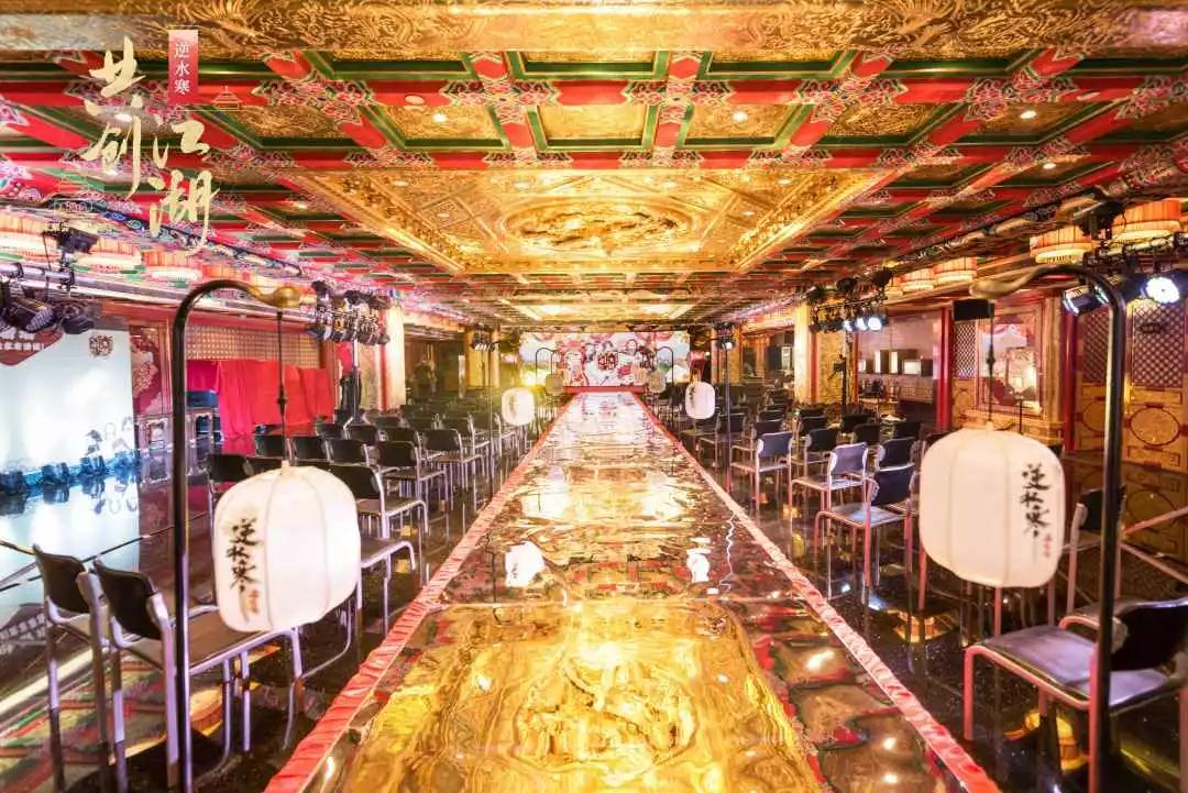 逆水寒|逆水寒推出奔驰痛车，还为所有玩家准备职业车贴，官方：参观就送